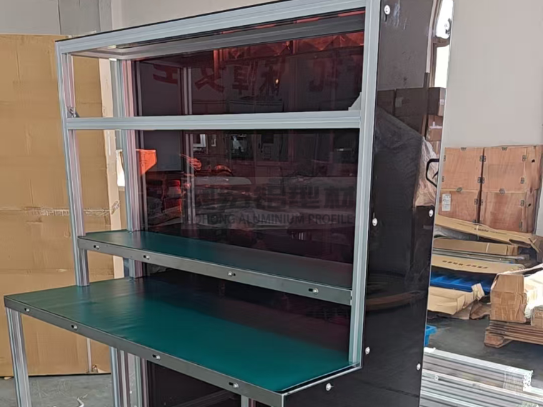 4040RA鋁型材打造多功能操作臺(tái)，賦能機(jī)械設(shè)備制造高效升級(jí)