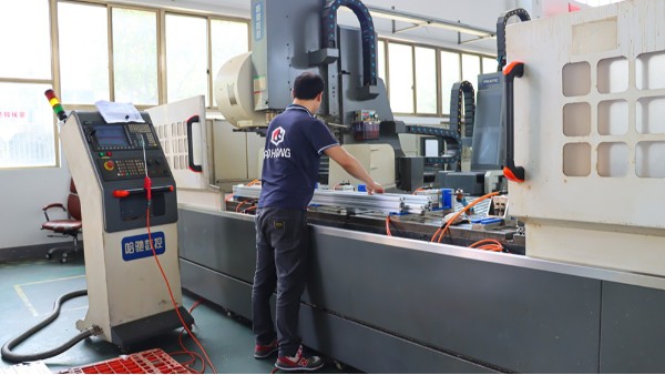 工業(yè)鋁材價(jià)格戰(zhàn)背后，技術(shù)博弈如何影響市場？